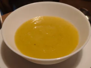 Supa crema de dovlecei si patrunjel radacina