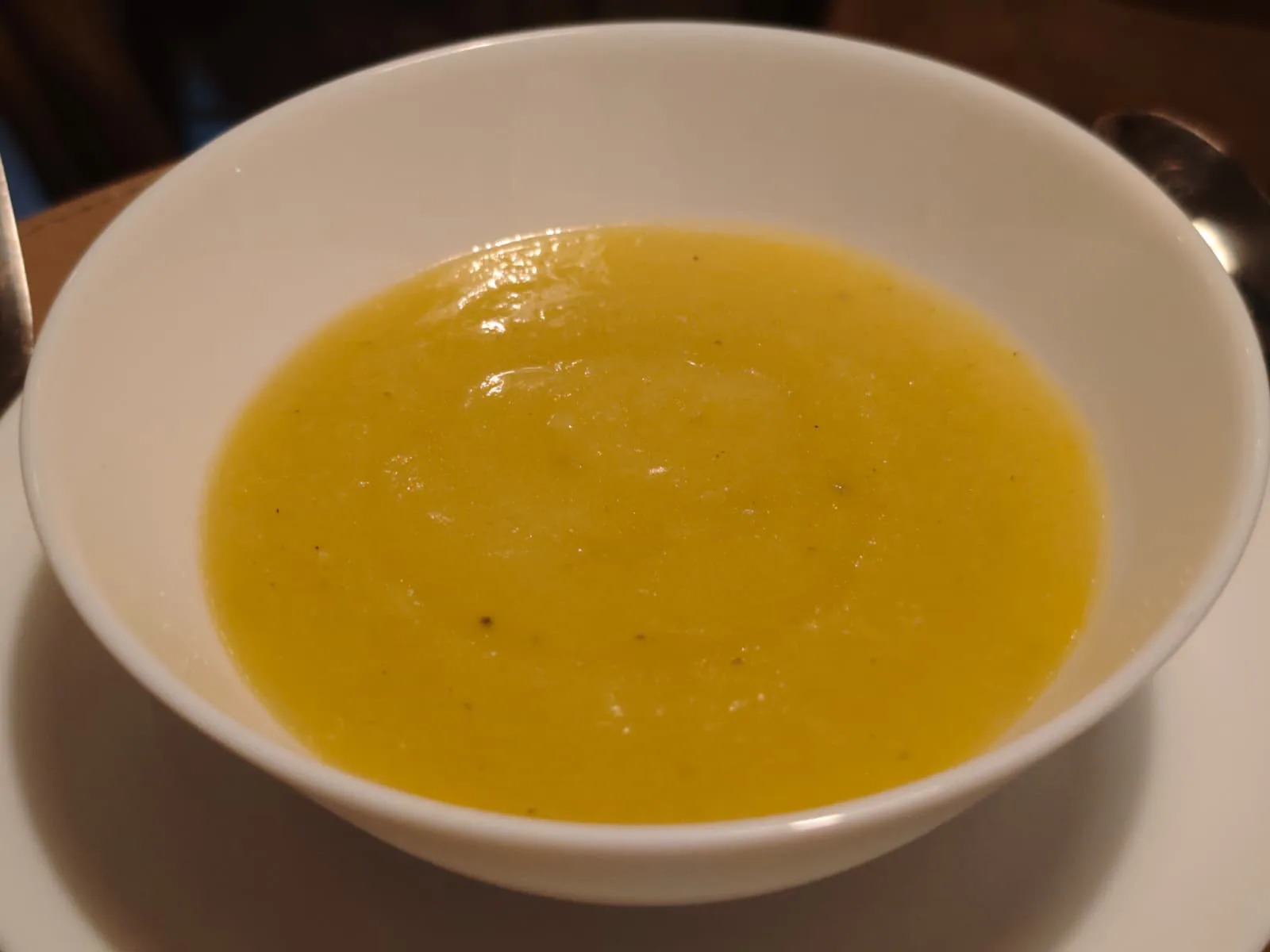 Supa crema de dovlecei si patrunjel radacina