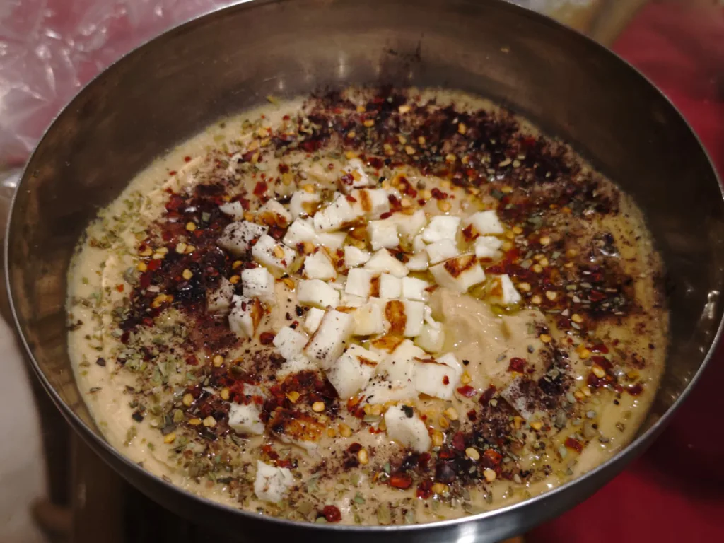 Humus cu Haloumi