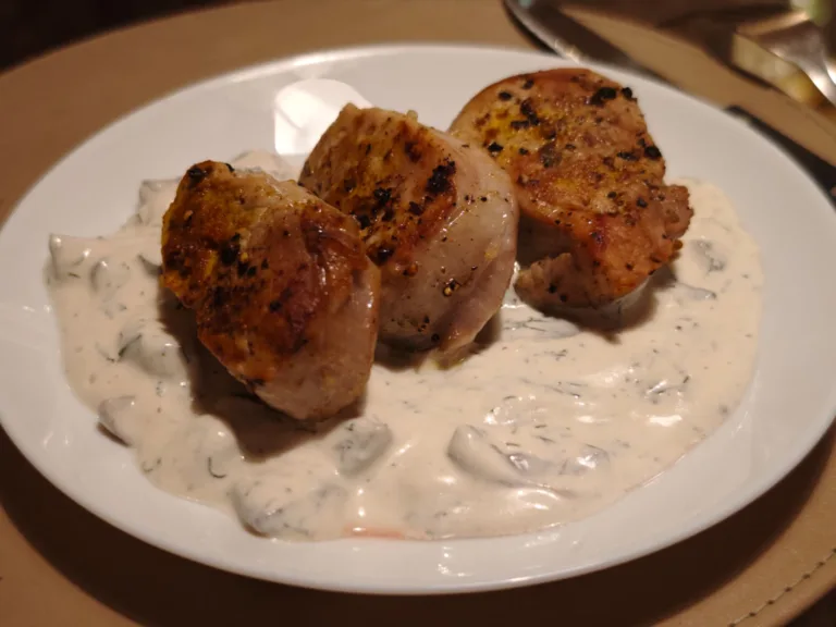 Muschiulet de porc cu sos de smantana