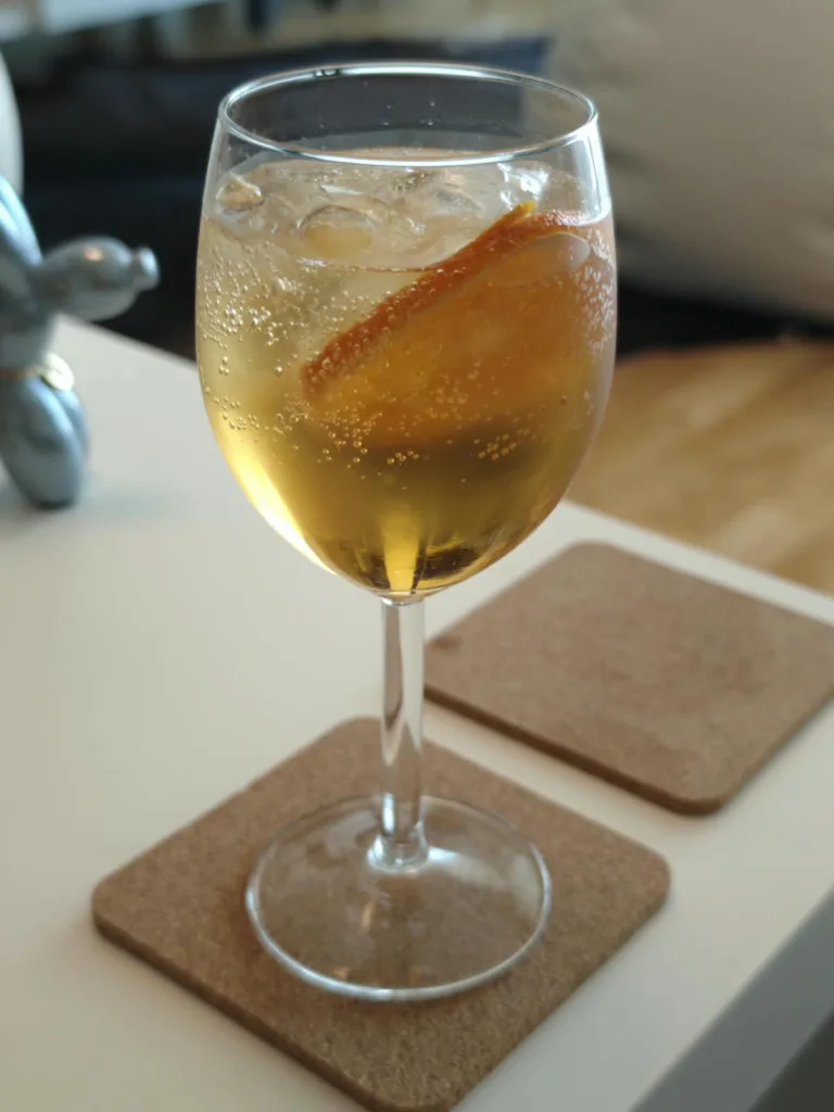 Amaretto spritz