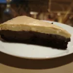 Mousse de ciocolata cu piersici