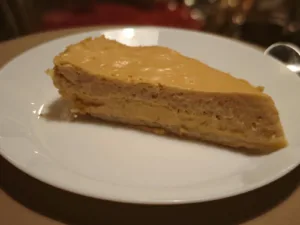 Tarta cu caise si caramel