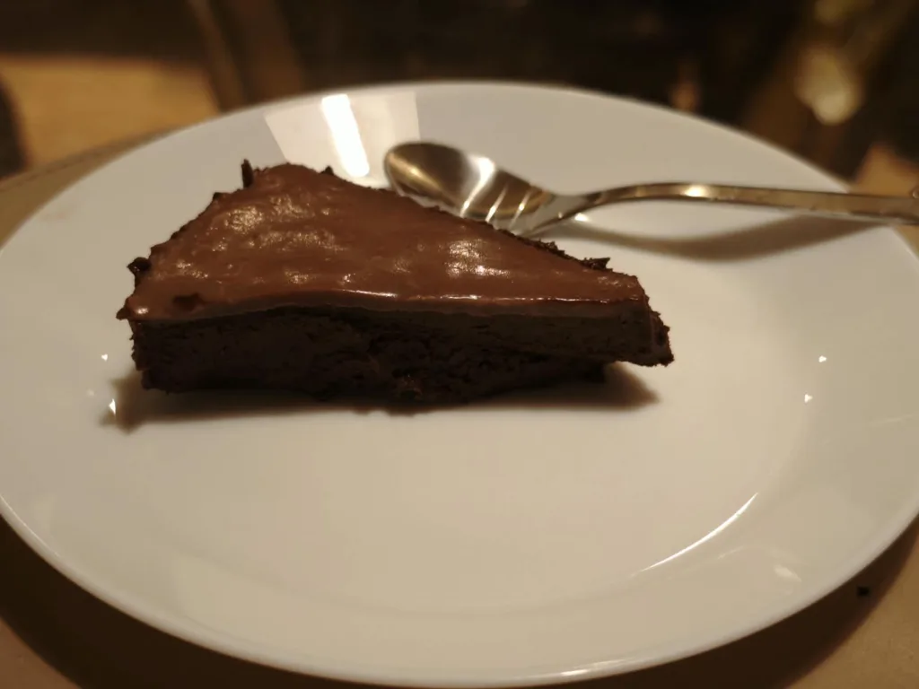 Tarta de ciocolata cu prune