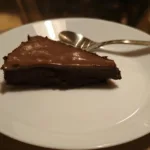 Tarta de ciocolata cu prune