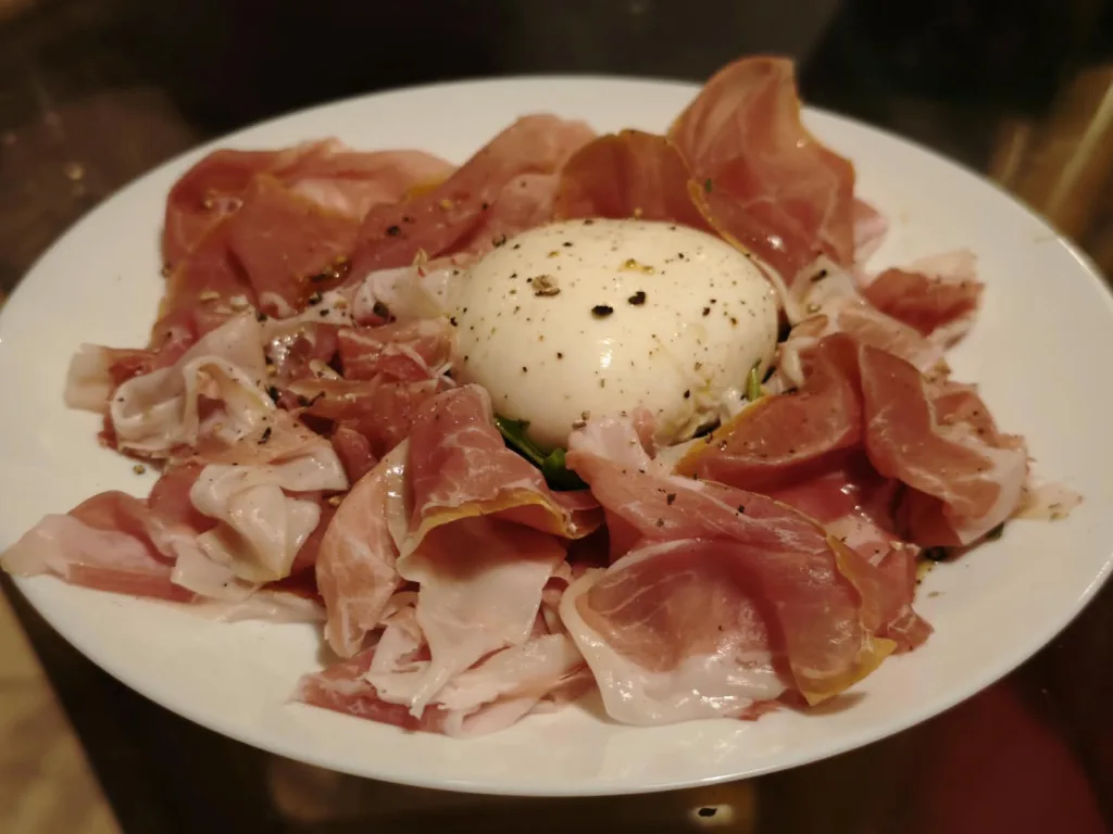 Prosciutto con burrata