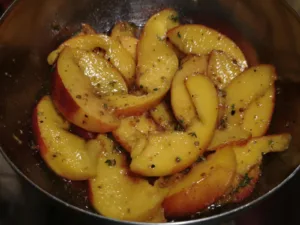 Salata de nectarine marinate