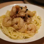 Tagliatelle con gamberi e guanciale